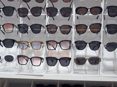 -名创优品(北京新中关购物中心地铁层店)