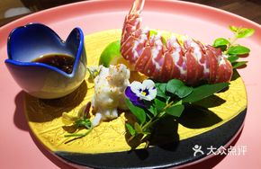 烧灼玫瑰龙虾