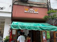 -Bánh Mì Huynh Hoa