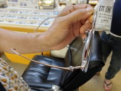 -优医视平价眼镜蔡司依视路折扣工厂店(十里堡店)