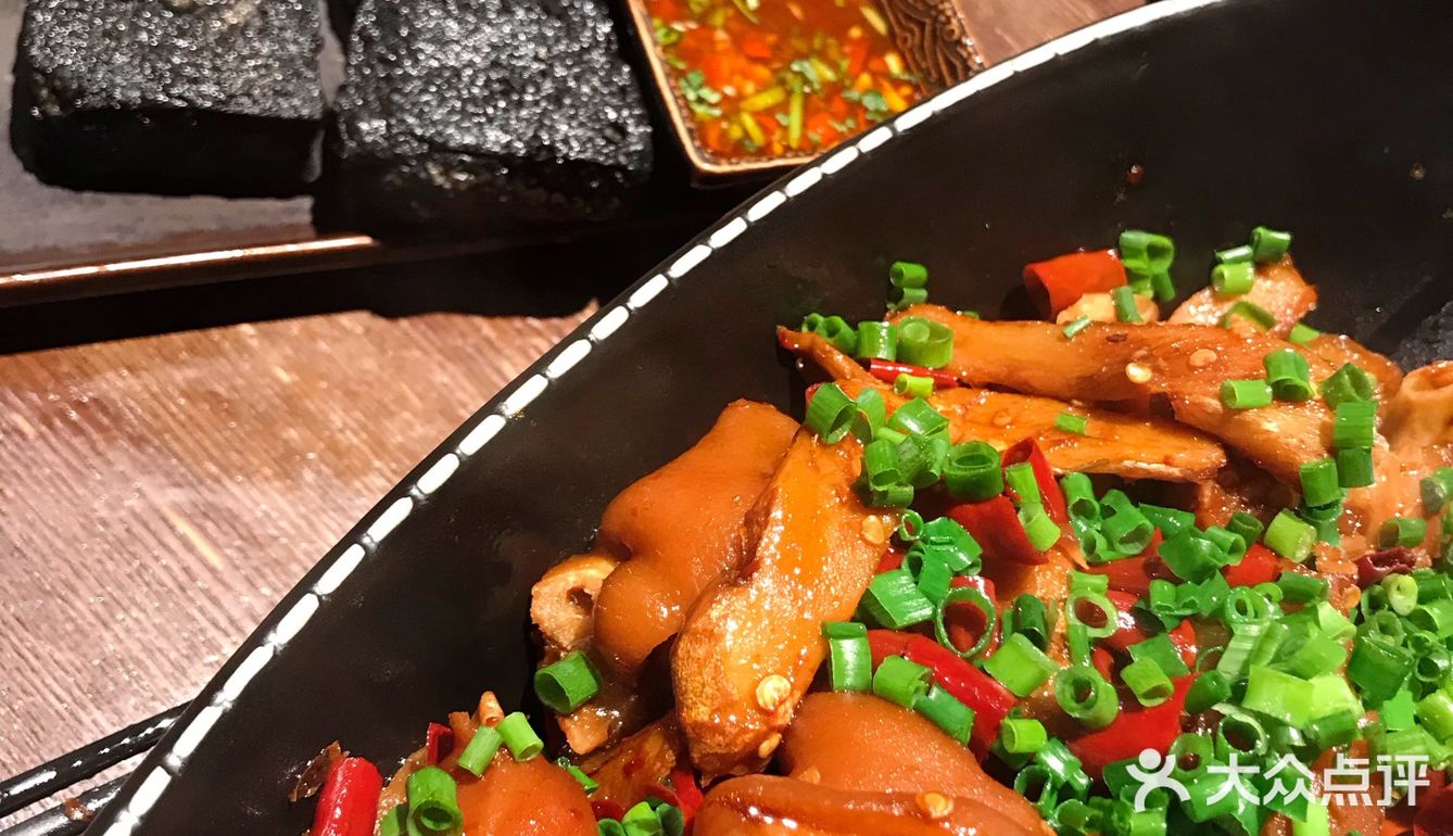 深圳最文艺的湘菜馆！和王家卫一起吃臭豆腐[吐]