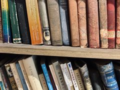 -邊城書店