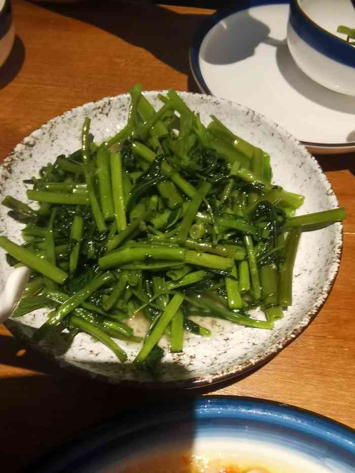 隐秀轩海鲜餐厅"常驻深圳的朋友来杭州小聚,为了方便大家所.