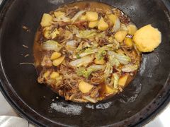 -粘豆包柴火铁锅炖