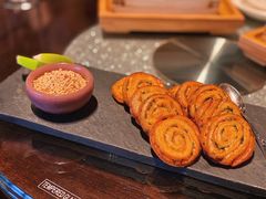 榛果焦糖鹅肝酱拌葱油饼-杭州西子湖四季酒店·金沙厅