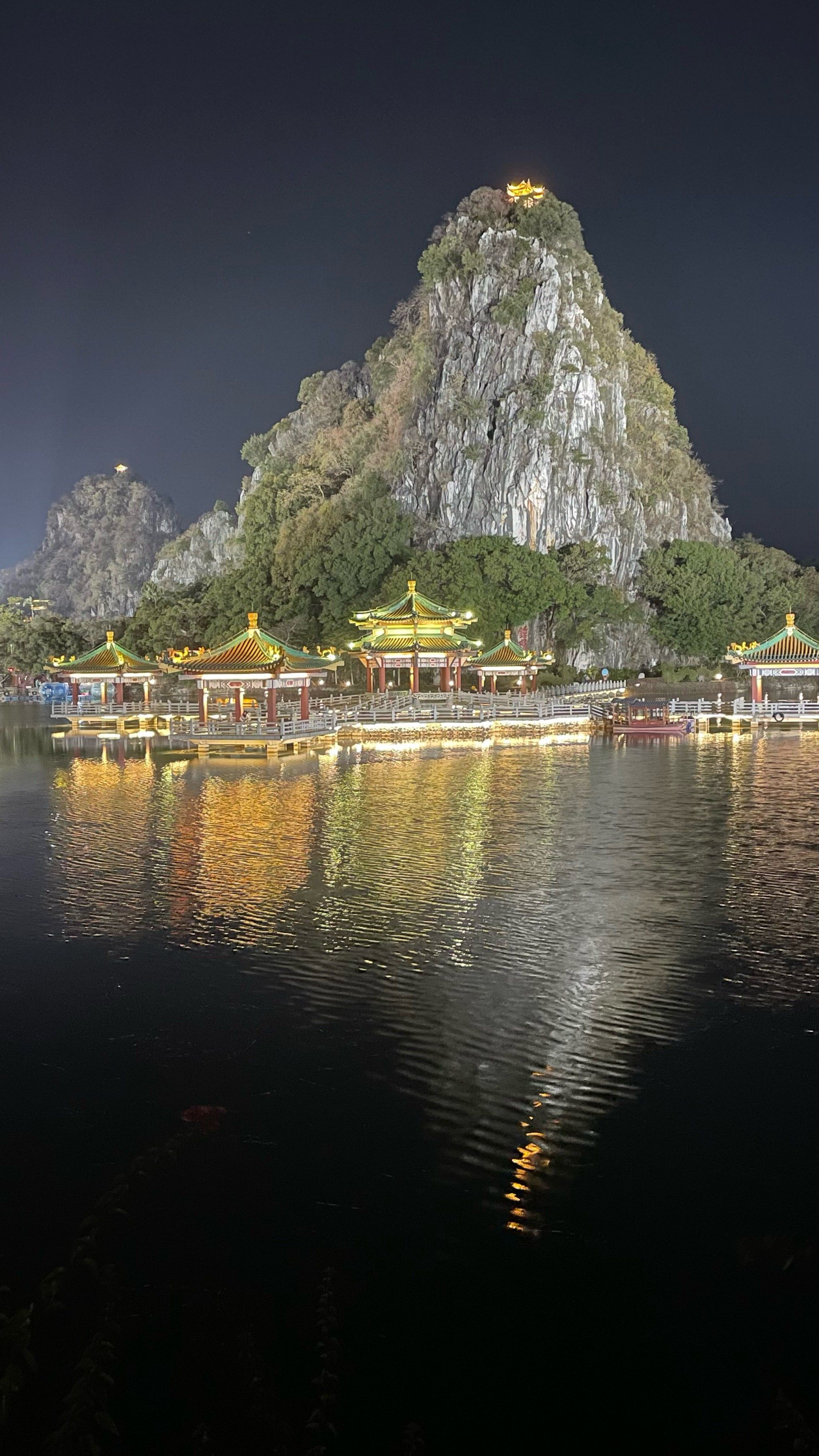 夜景风光好七星岩夜游