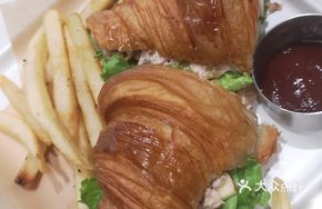 Chrysanthemum and Lily Stir-fry