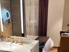 -缦咖电竞酒店(北京鸟巢红军营地铁站店)