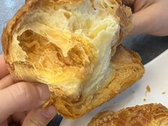 肉松咸蛋黄可颂鲜吐司-HOT CRUSH趁热集合·现烤面包(环球港店)