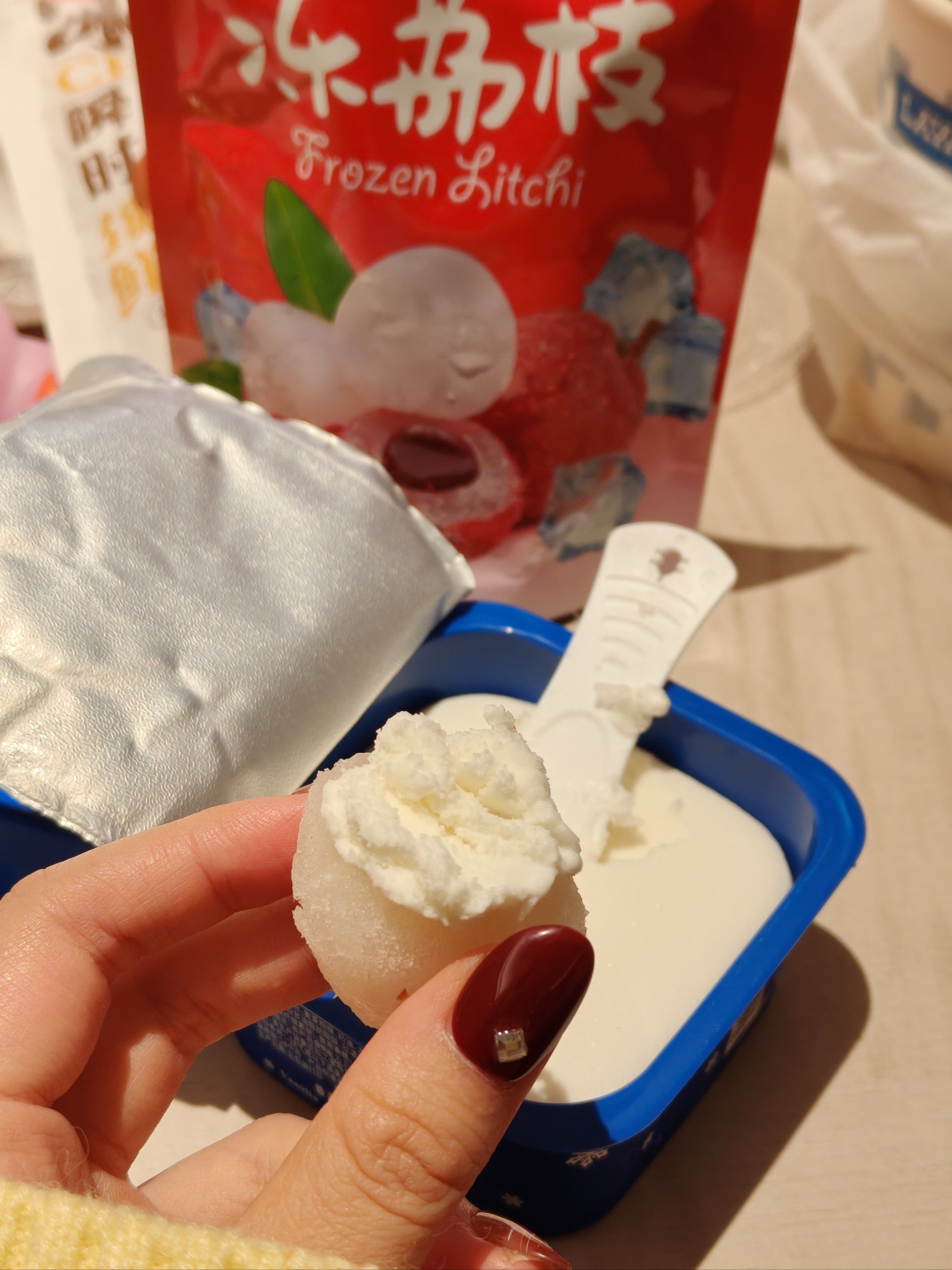 水果酸奶冰淇淋