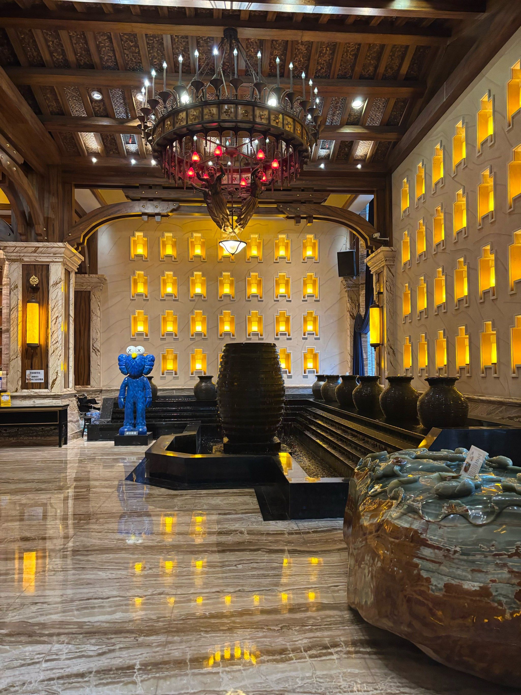 有免费停车,服务很好.热情周到,环境比