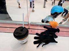-冰纷万象滑冰场(南山万象天地店)