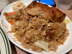 海鲜炒饭配香蒜烤鸡-玛格萝妮比萨屋(四平店)