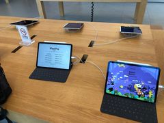 店内环境-Apple零售店(华贸购物中心店)