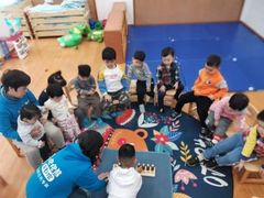 -抱抱熊托育中心(大悦城店)