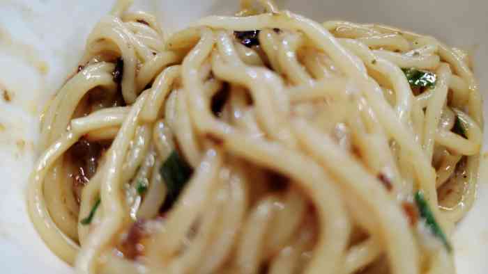 老地方猫儿面(磁器口店)-"猫儿面,我们在门口就可以看到猫咪在招牌上.