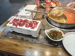 -来龍儿鲜切牛肉自助老火锅