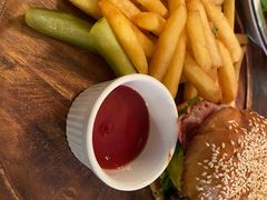 牛肉汉堡-羽深肉铺 Steak & Wine