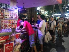 -詹爷爷乌节路街头冰淇淋