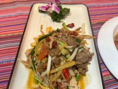 -香巴拉云南餐厅(华莱坞店)