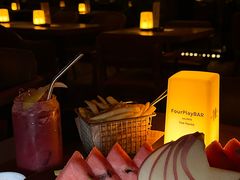 -FOUR PLAY BAR