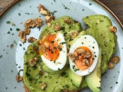 牛油果煮蛋吐司-RAC BAR(安福路店)