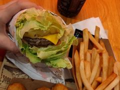 凤梨牛肉汉堡-牛纽塔·牛人堡(群众路店)