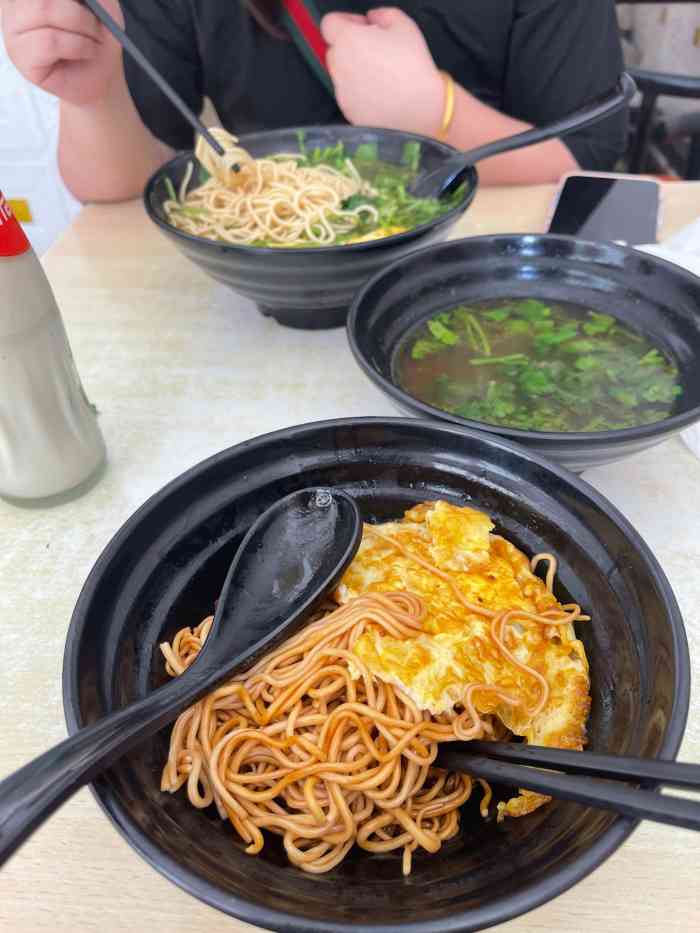 李记拉面馆(朱泾万安街店)-"朱泾镇地方不大,小吃也不算多,时间悠久的