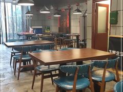 大堂-超越炭火牛蛙火锅鸡(河东店)