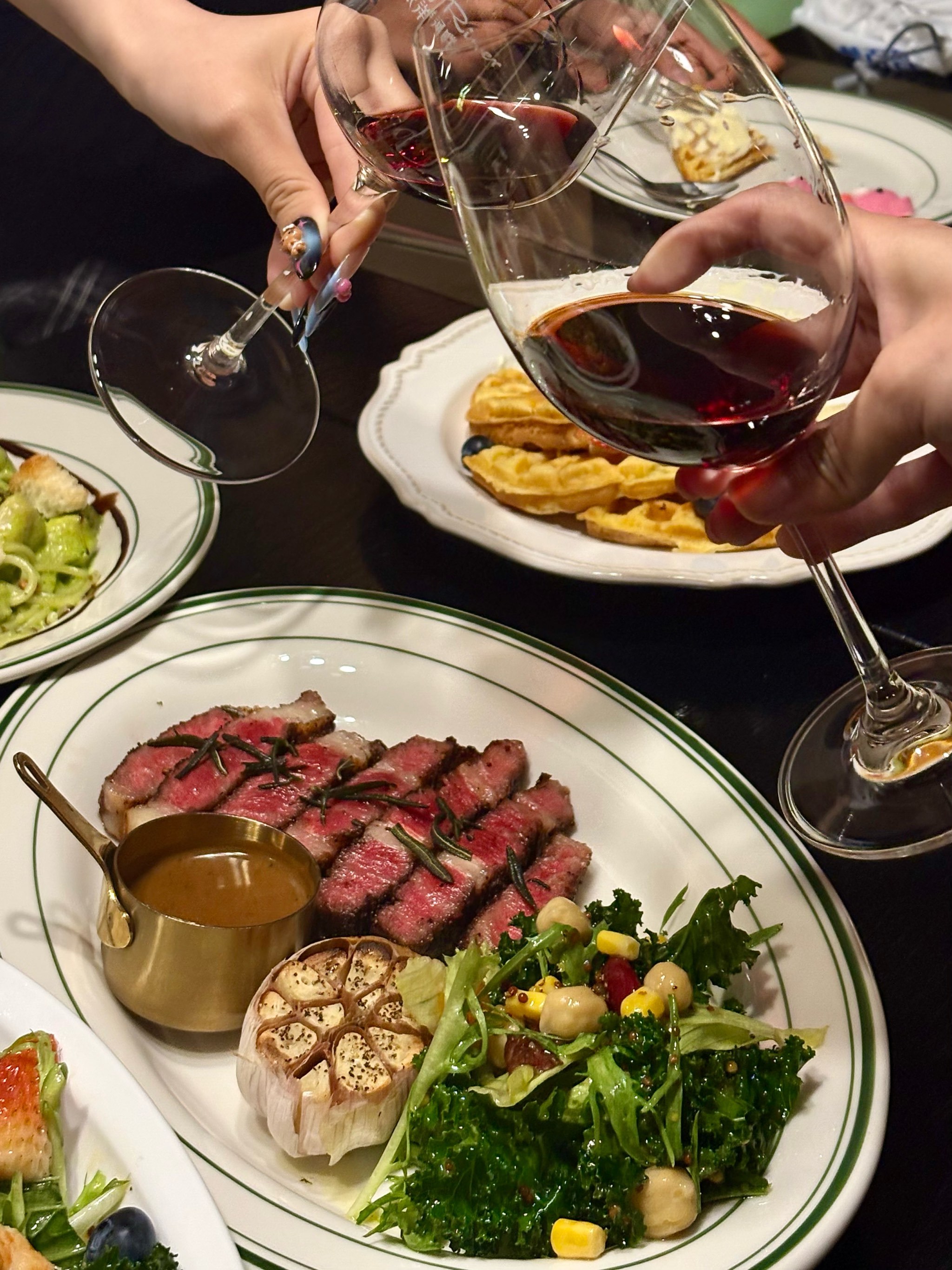 探秘only地下红酒酒窖西餐厅