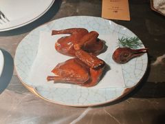 脆皮乳鸽-新荣记(BFC外滩金融中心店)