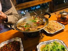 -临江餐馆二楼美食部落