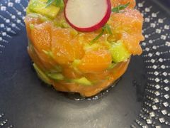 烟熏三文鱼牛油果沙拉-后海16号·北京私房菜