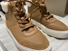 -UGG(燕莎奥特莱斯购物中心店)