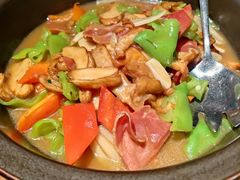 火腿烩牛肝菌-云海肴·汽锅鸡·云南代表菜(天山百盛优客店)