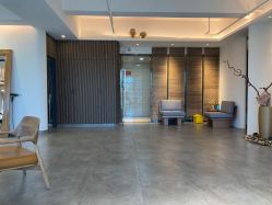 -C-18 SALON