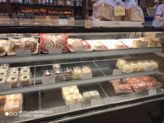 面包甜点陈列柜-红宝石·鲜奶小方·海派西点房(南丹店)