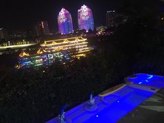 -芭黎人江景轻奢酒店(告庄西双景星光夜市店)