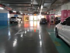 -龙湖天街-停车场