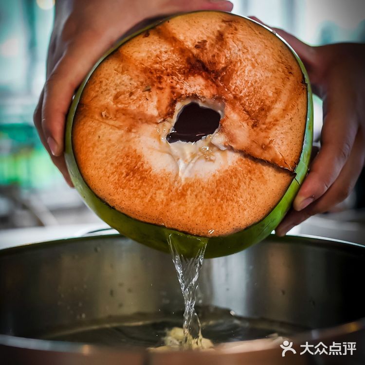 【三亚美食探店丨嗲嗲椰子鸡】