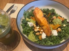 煎三文鱼牛油果色拉-Wagas沃歌斯(汇智店)