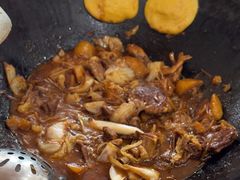 -粘豆包柴火铁锅炖