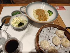 -馋三尺蟹粉小笼(人民广场店)