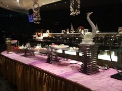自助取餐区-粤海酒店-旋转餐厅