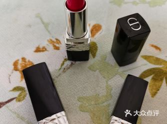 一般如果是膏体印花的专柜价比普通班贵20块钱