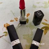 一般如果是膏体印花的专柜价比普通班贵20块钱