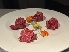 L2手作鲜切雪花-左庭右院鲜牛肉火锅黑金店(陆家嘴中心店)