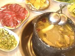 -鲁朗纳麦石锅鸡庄园