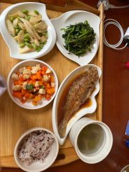 -卓玥国际月子会所(罗山路店)