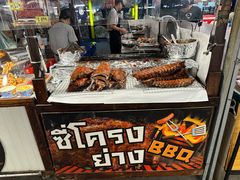 -席娜卡琳火车铁道夜市